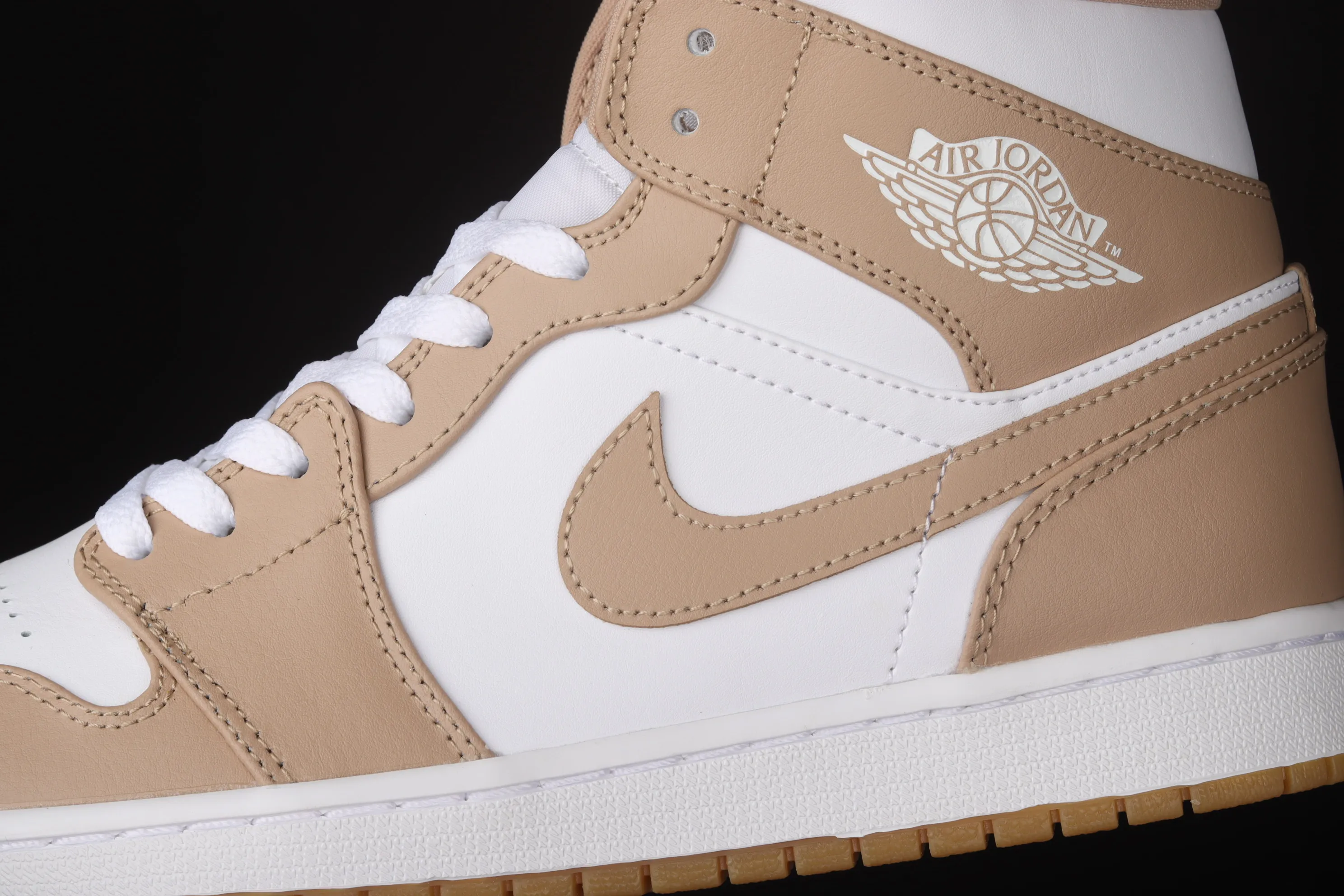 All categories Air Jordan Jordan series basketball shoes Air Jordan 1 Mid G version pure original Air Jordan 1 Mid AJ1 Joe 1 mid-top cultural basketball shoes 554724-271